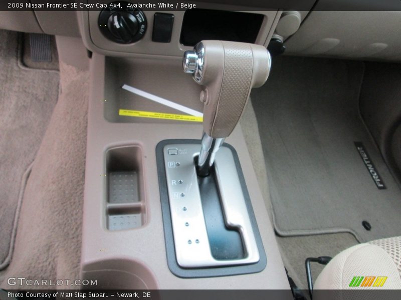 Avalanche White / Beige 2009 Nissan Frontier SE Crew Cab 4x4