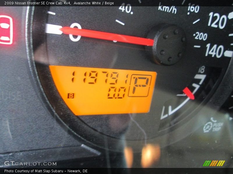 Avalanche White / Beige 2009 Nissan Frontier SE Crew Cab 4x4