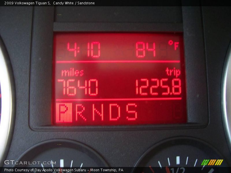 Candy White / Sandstone 2009 Volkswagen Tiguan S