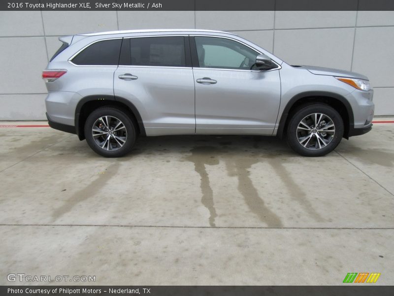 Silver Sky Metallic / Ash 2016 Toyota Highlander XLE