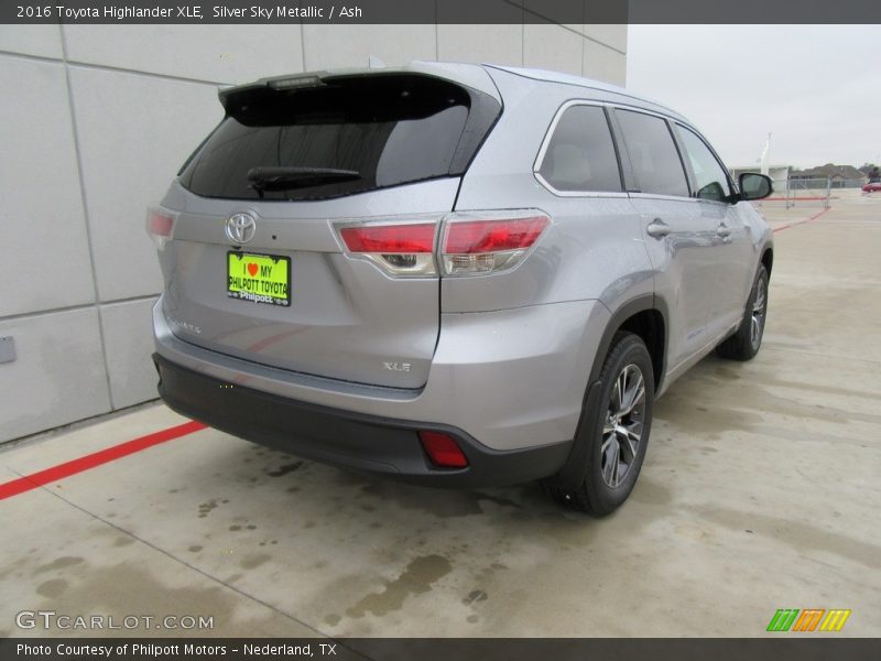 Silver Sky Metallic / Ash 2016 Toyota Highlander XLE