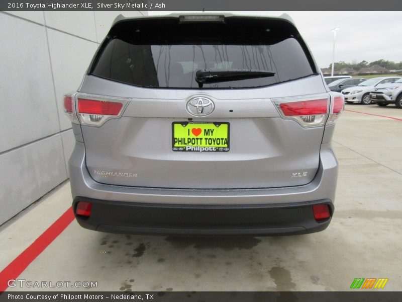 Silver Sky Metallic / Ash 2016 Toyota Highlander XLE