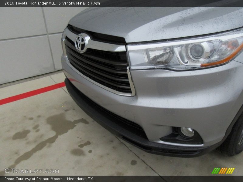 Silver Sky Metallic / Ash 2016 Toyota Highlander XLE