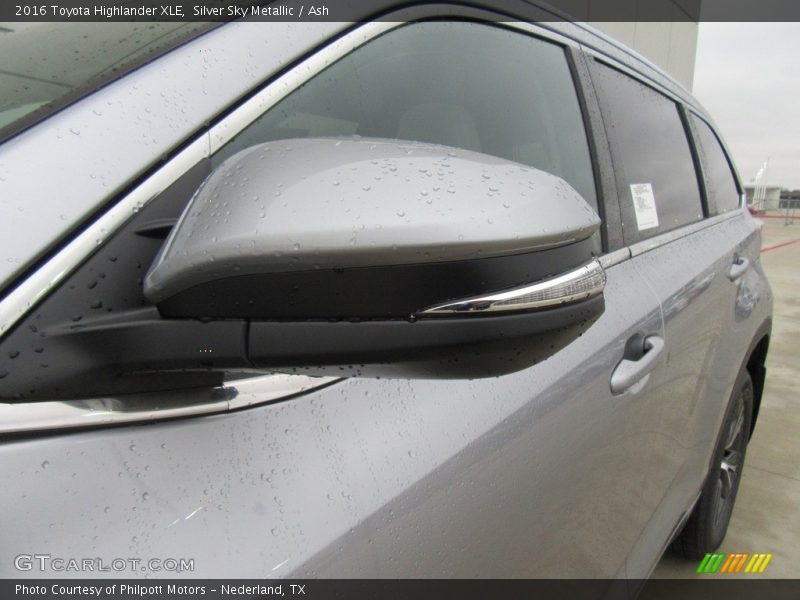 Silver Sky Metallic / Ash 2016 Toyota Highlander XLE