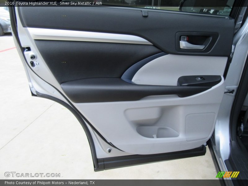 Silver Sky Metallic / Ash 2016 Toyota Highlander XLE