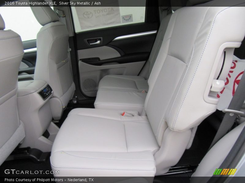 Silver Sky Metallic / Ash 2016 Toyota Highlander XLE