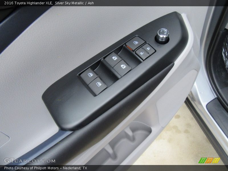 Silver Sky Metallic / Ash 2016 Toyota Highlander XLE