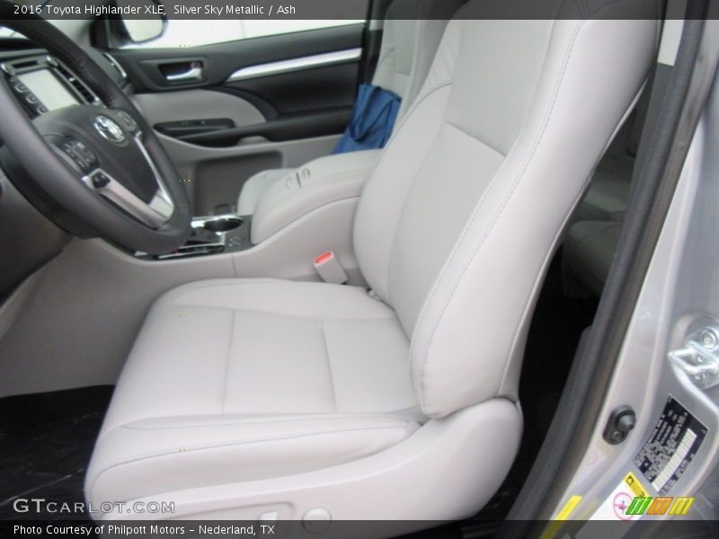 Silver Sky Metallic / Ash 2016 Toyota Highlander XLE