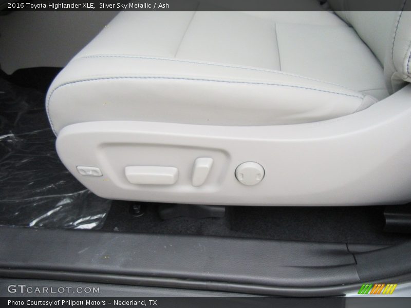 Silver Sky Metallic / Ash 2016 Toyota Highlander XLE