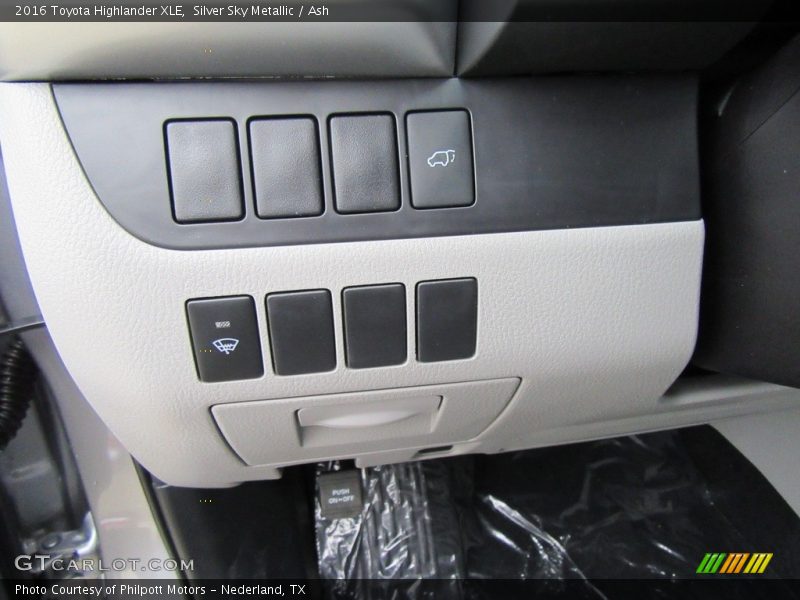 Silver Sky Metallic / Ash 2016 Toyota Highlander XLE