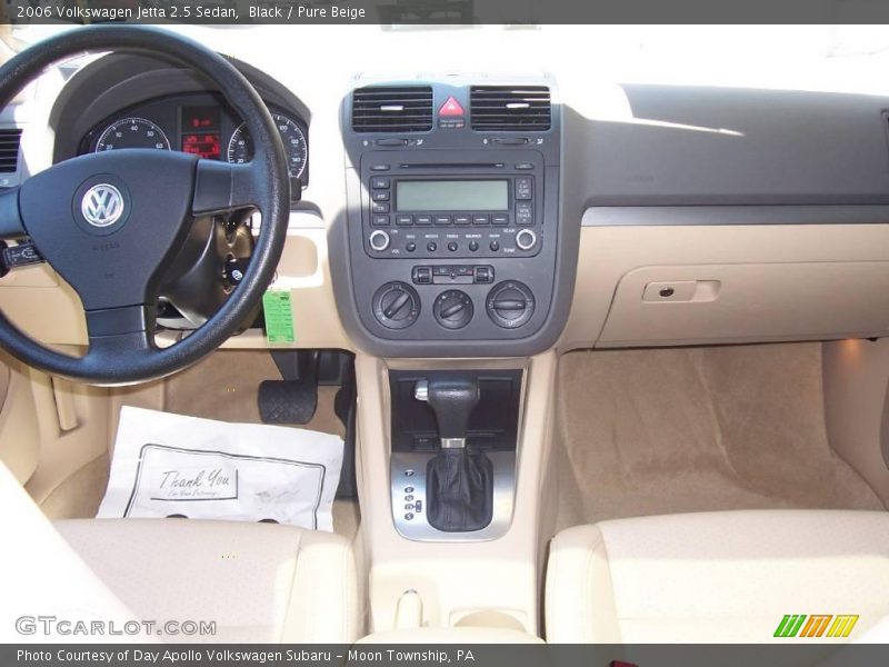 Black / Pure Beige 2006 Volkswagen Jetta 2.5 Sedan