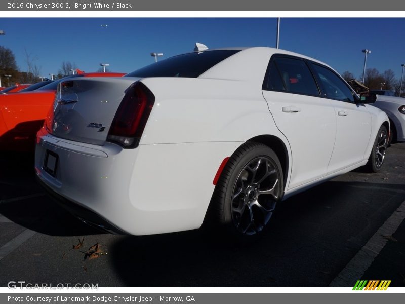 Bright White / Black 2016 Chrysler 300 S