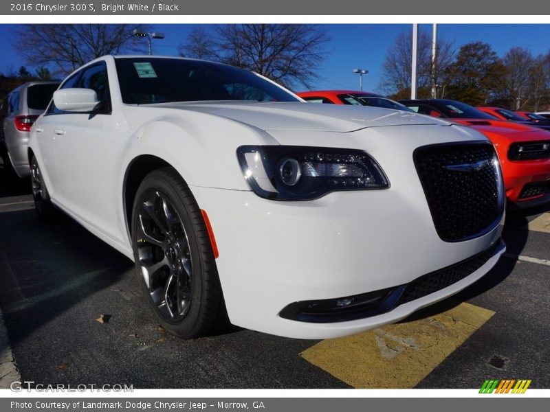 Bright White / Black 2016 Chrysler 300 S