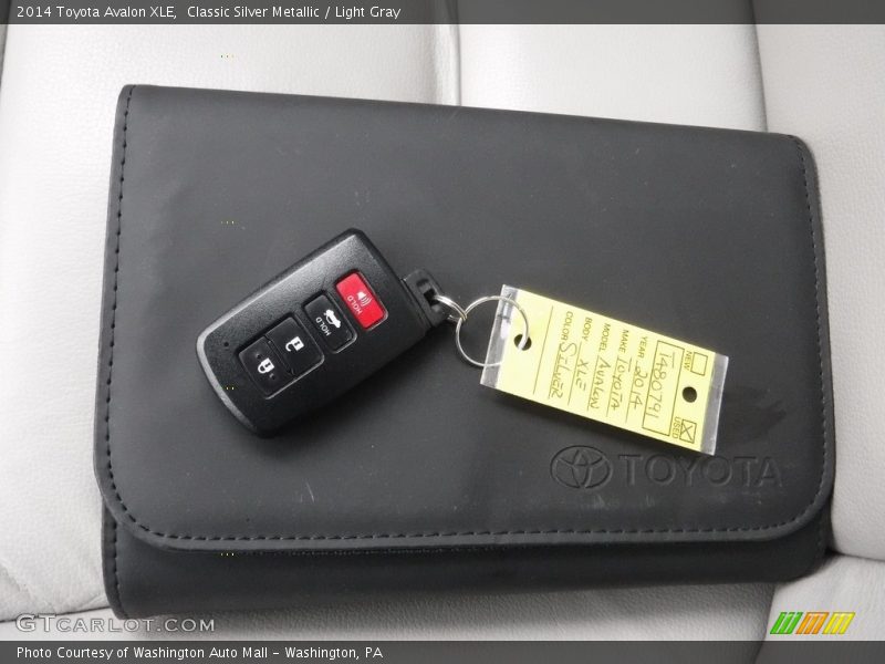 Classic Silver Metallic / Light Gray 2014 Toyota Avalon XLE