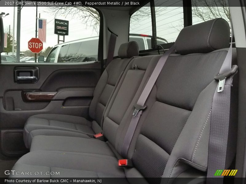 Pepperdust Metallic / Jet Black 2017 GMC Sierra 1500 SLE Crew Cab 4WD
