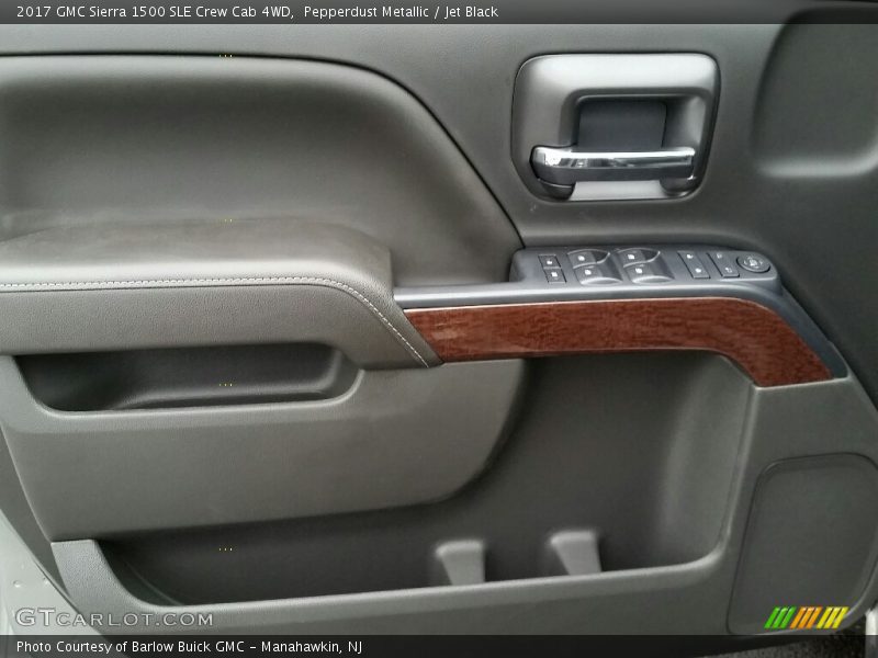 Pepperdust Metallic / Jet Black 2017 GMC Sierra 1500 SLE Crew Cab 4WD