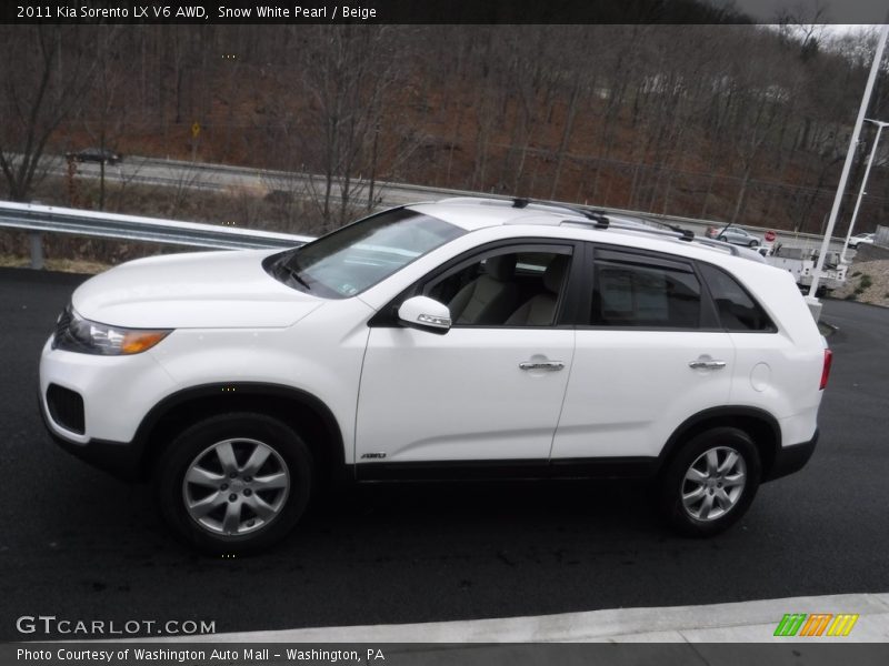 Snow White Pearl / Beige 2011 Kia Sorento LX V6 AWD
