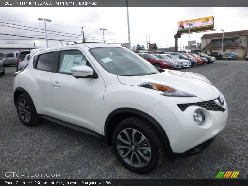 Front 3/4 View of 2017 Juke SL AWD