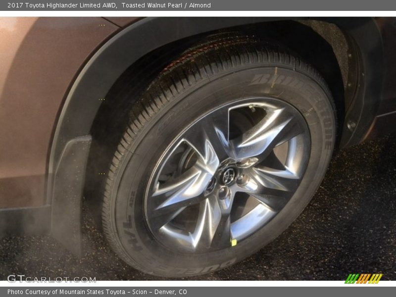 Toasted Walnut Pearl / Almond 2017 Toyota Highlander Limited AWD