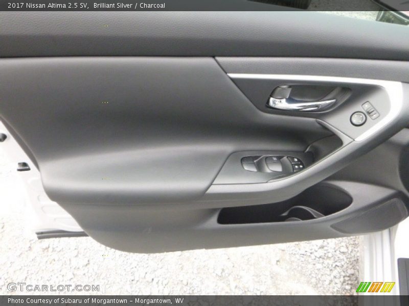 Brilliant Silver / Charcoal 2017 Nissan Altima 2.5 SV
