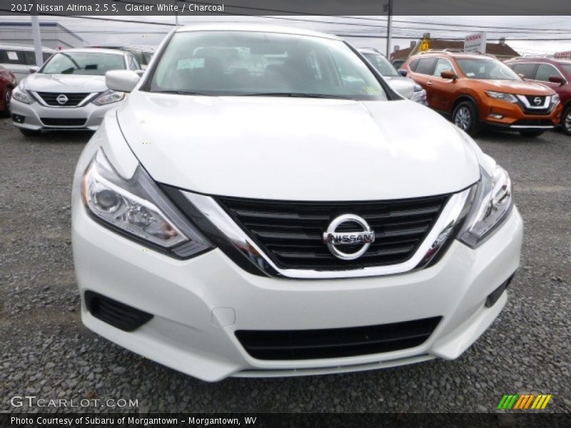 Glacier White / Charcoal 2017 Nissan Altima 2.5 S