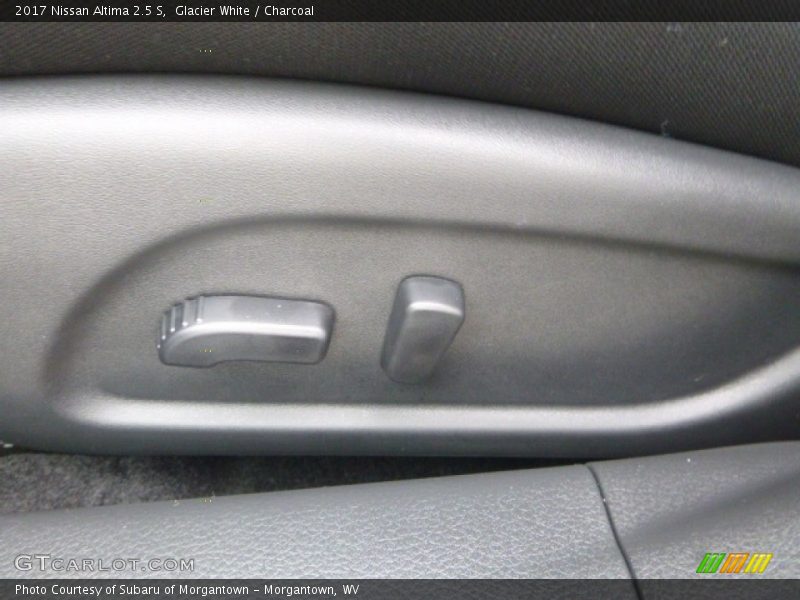 Glacier White / Charcoal 2017 Nissan Altima 2.5 S