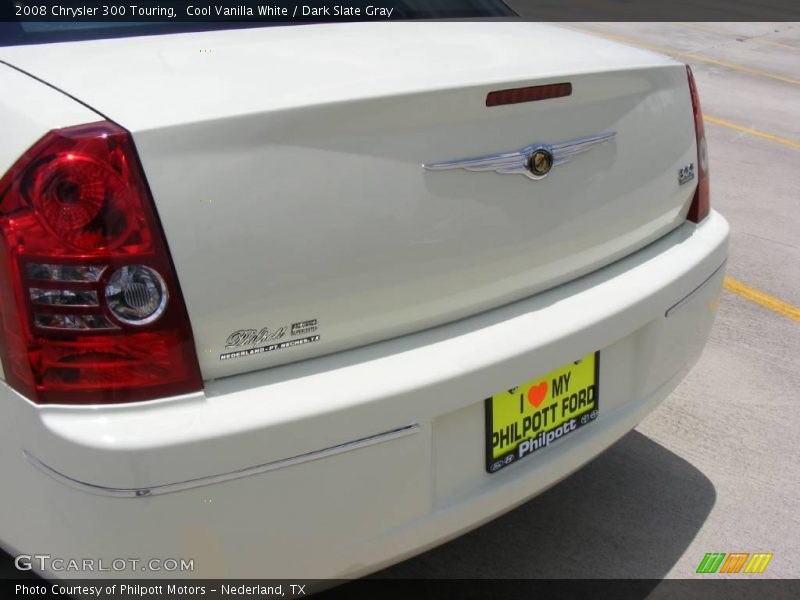 Cool Vanilla White / Dark Slate Gray 2008 Chrysler 300 Touring