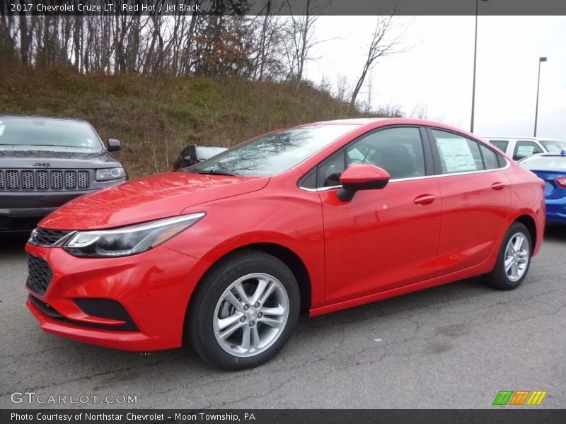 Front 3/4 View of 2017 Cruze LT