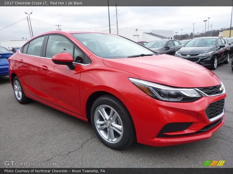 Front 3/4 View of 2017 Cruze LT