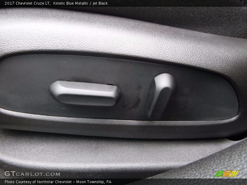 Kinetic Blue Metallic / Jet Black 2017 Chevrolet Cruze LT