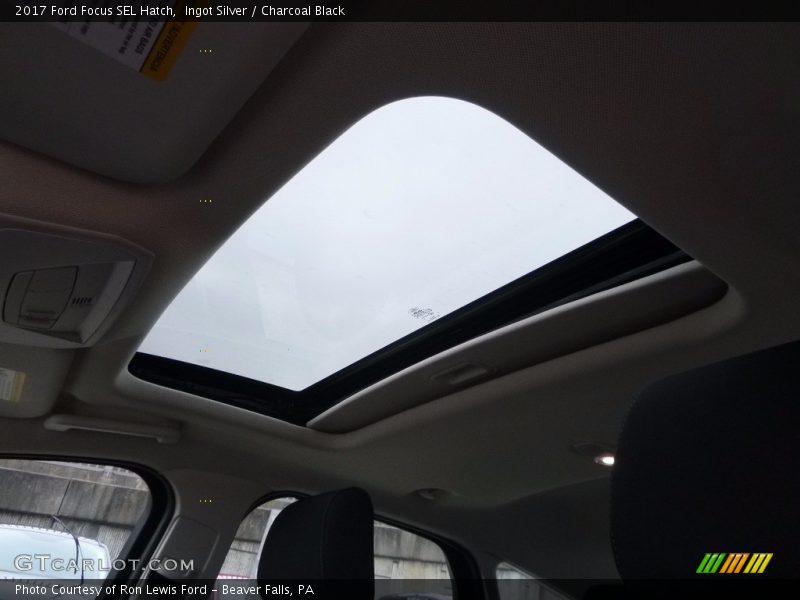Ingot Silver / Charcoal Black 2017 Ford Focus SEL Hatch