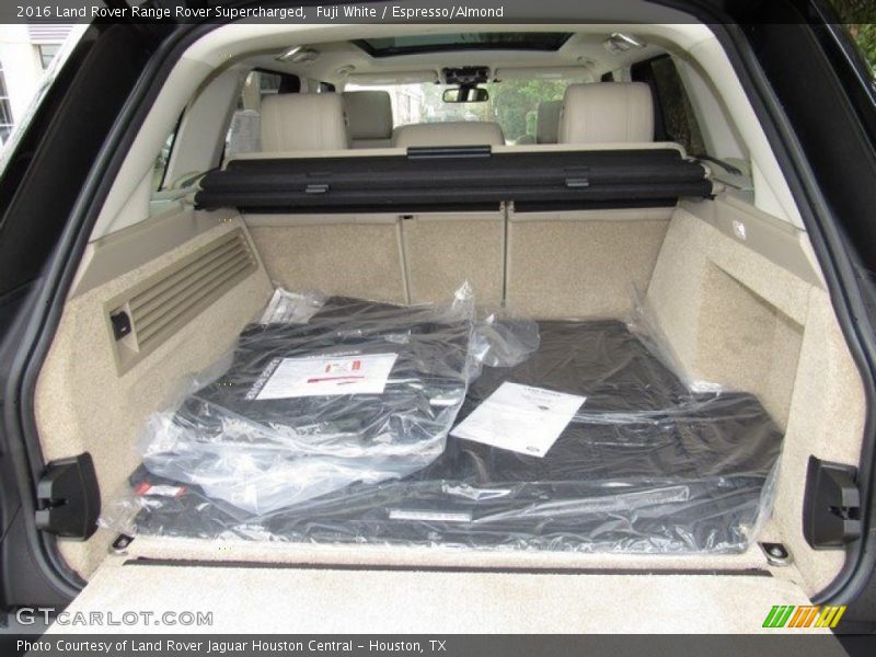 Fuji White / Espresso/Almond 2016 Land Rover Range Rover Supercharged