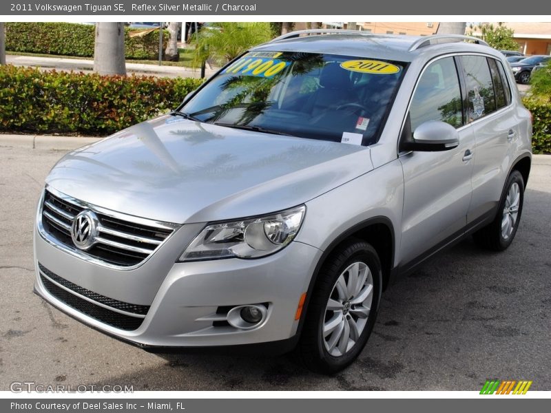 Reflex Silver Metallic / Charcoal 2011 Volkswagen Tiguan SE