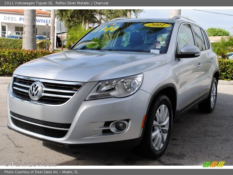 Reflex Silver Metallic / Charcoal 2011 Volkswagen Tiguan SE