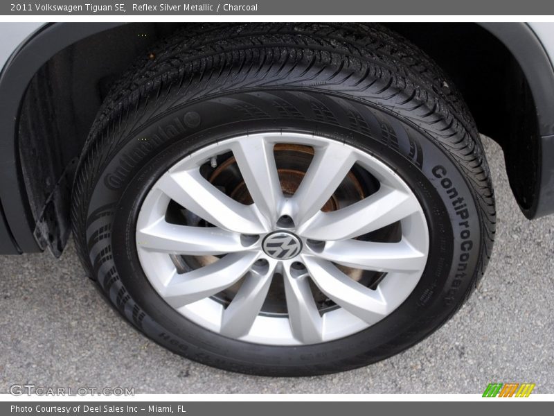 Reflex Silver Metallic / Charcoal 2011 Volkswagen Tiguan SE