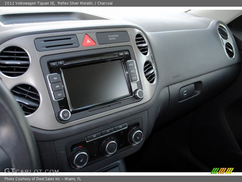 Reflex Silver Metallic / Charcoal 2011 Volkswagen Tiguan SE