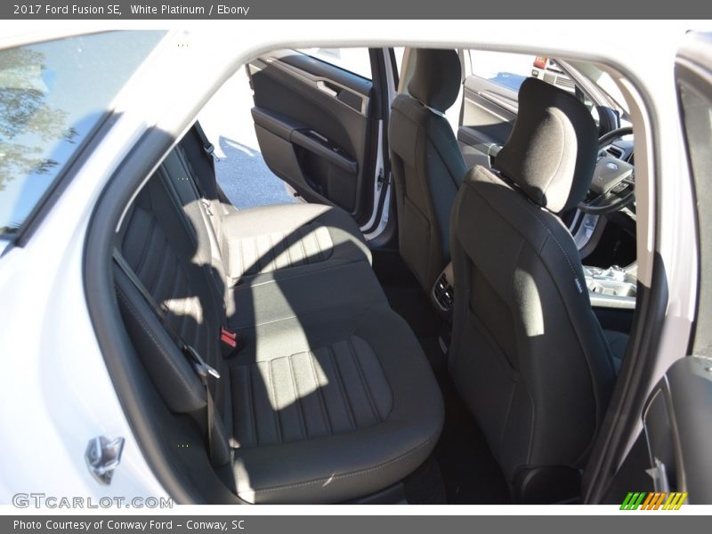 White Platinum / Ebony 2017 Ford Fusion SE