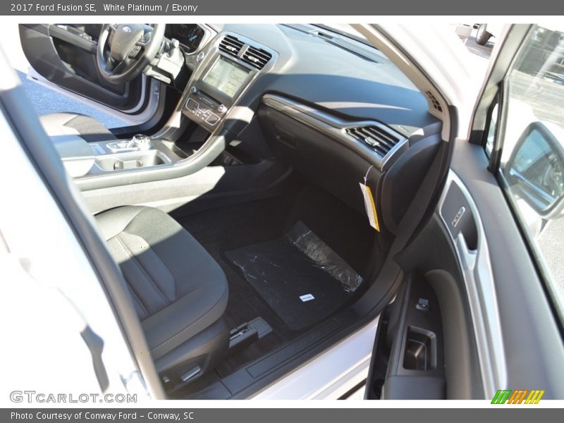White Platinum / Ebony 2017 Ford Fusion SE