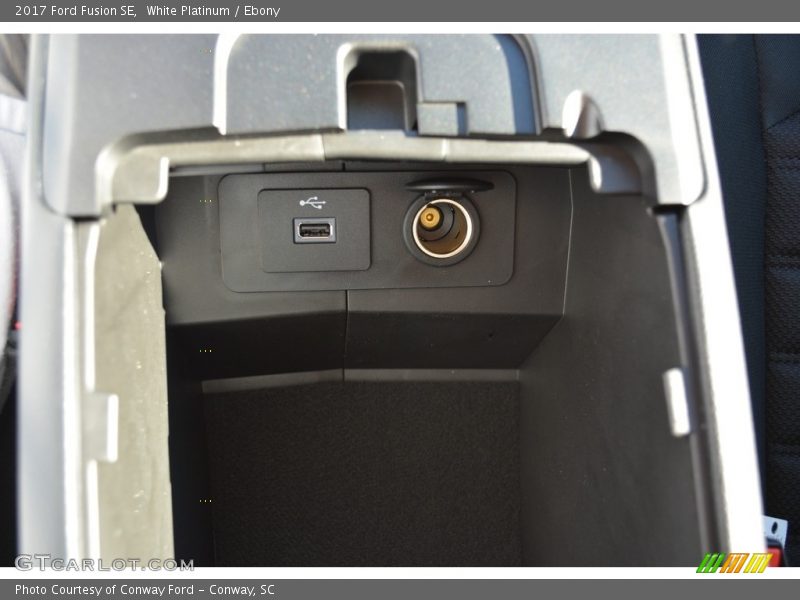 White Platinum / Ebony 2017 Ford Fusion SE