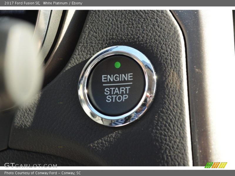 White Platinum / Ebony 2017 Ford Fusion SE