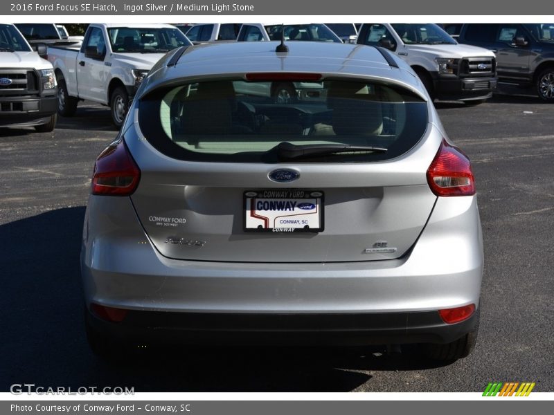 Ingot Silver / Medium Light Stone 2016 Ford Focus SE Hatch