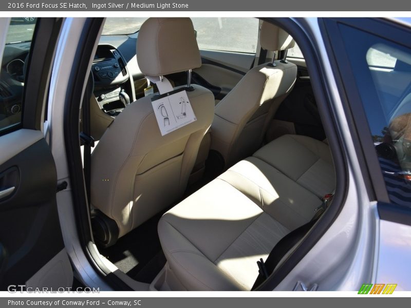 Ingot Silver / Medium Light Stone 2016 Ford Focus SE Hatch
