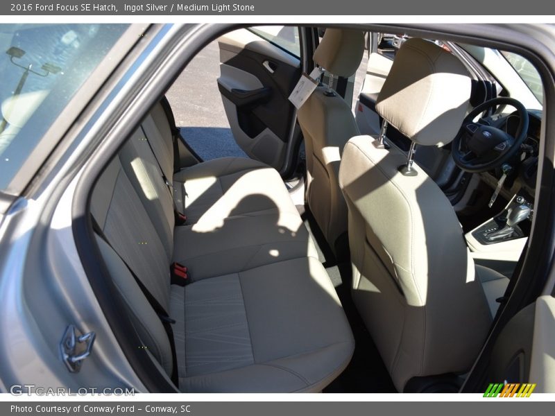 Ingot Silver / Medium Light Stone 2016 Ford Focus SE Hatch