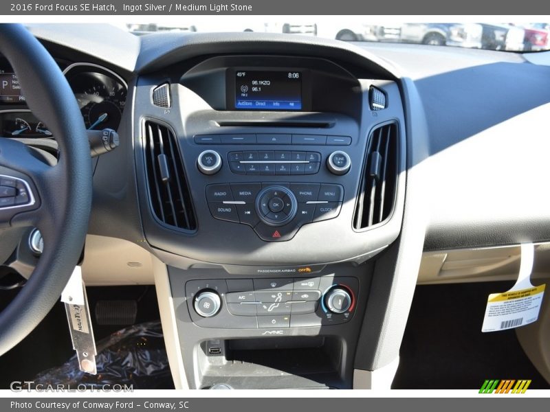 Ingot Silver / Medium Light Stone 2016 Ford Focus SE Hatch
