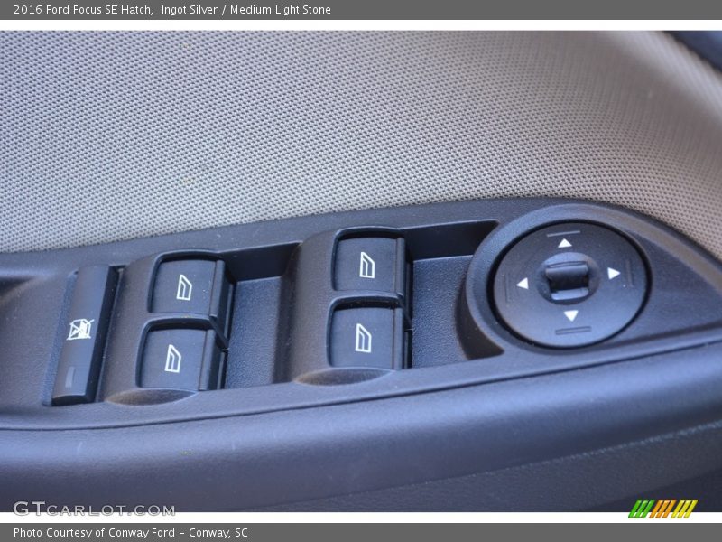 Ingot Silver / Medium Light Stone 2016 Ford Focus SE Hatch