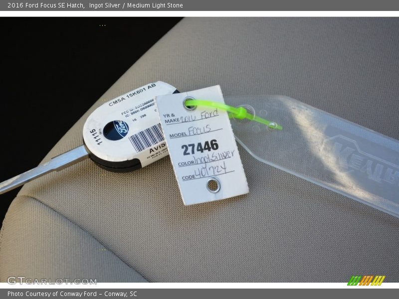 Ingot Silver / Medium Light Stone 2016 Ford Focus SE Hatch