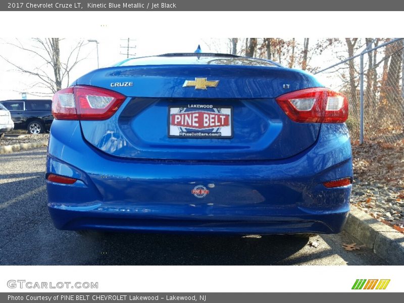 Kinetic Blue Metallic / Jet Black 2017 Chevrolet Cruze LT