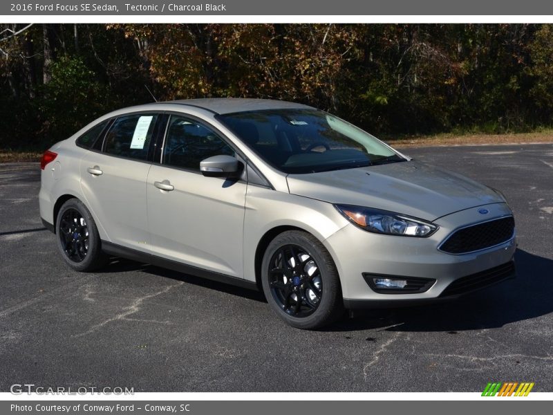 Tectonic / Charcoal Black 2016 Ford Focus SE Sedan