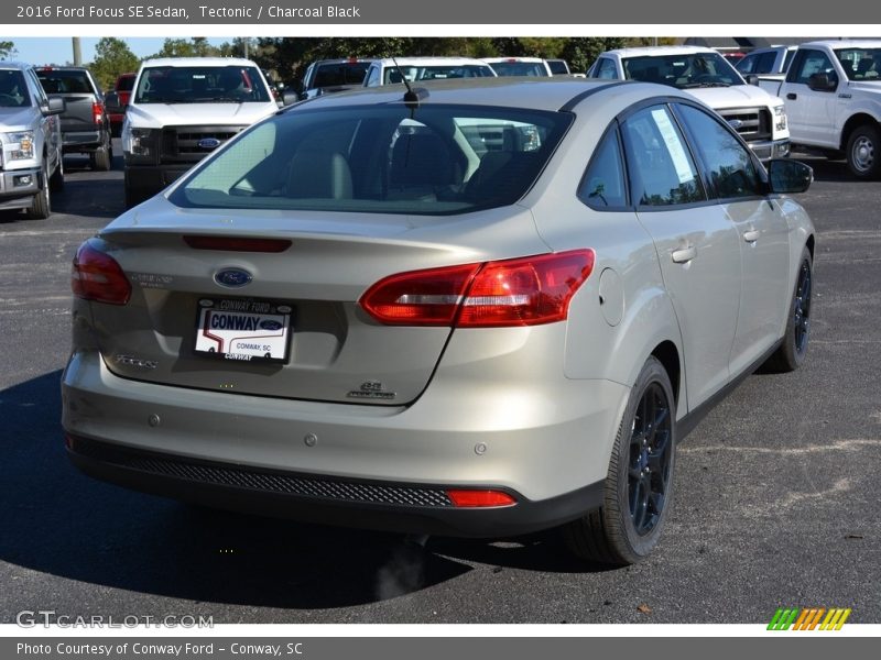 Tectonic / Charcoal Black 2016 Ford Focus SE Sedan