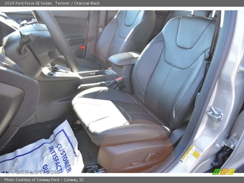 Tectonic / Charcoal Black 2016 Ford Focus SE Sedan